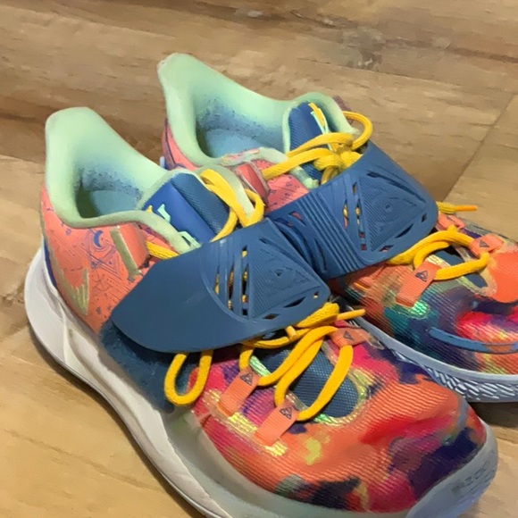 Nike Kyrie Low 3 Tie-Dye - Picture 1 of 4